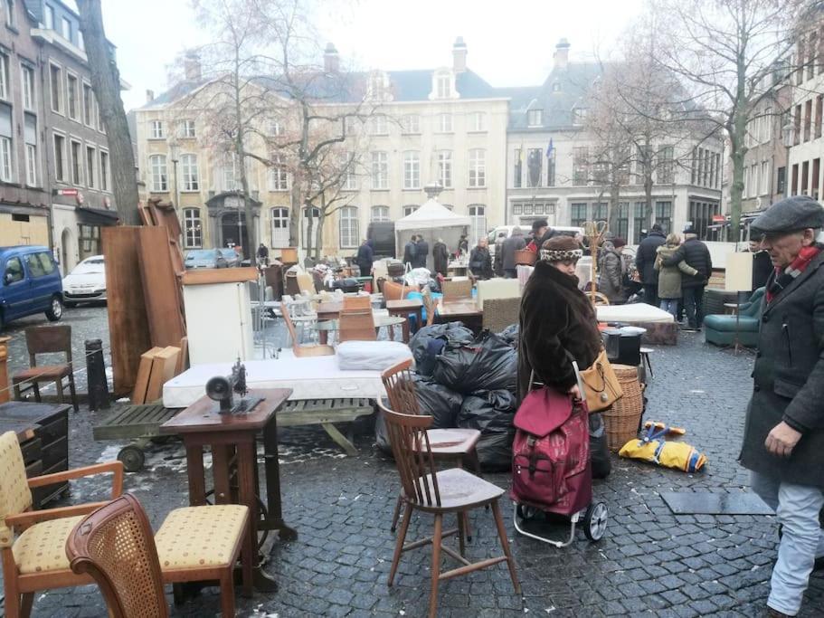 The View - Spacious 2 Bdr Appt In With View Antwerpen Bagian luar foto